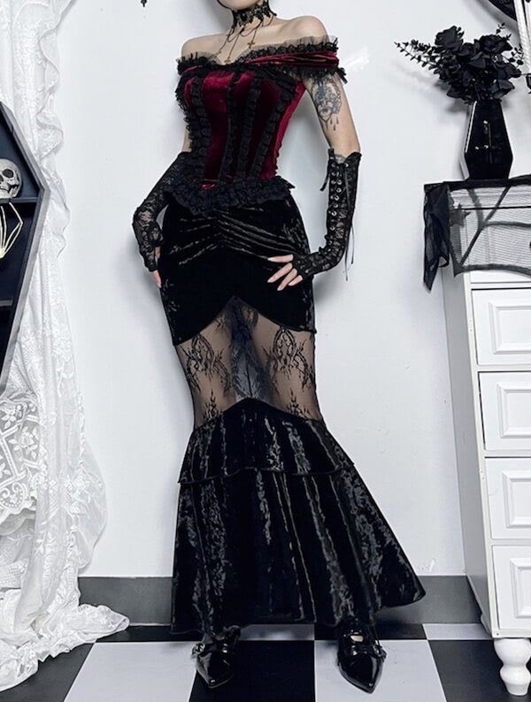 impelclowns's tweet photo. imagining mihawk wearing this https://t.co/3AfAF7YhNG