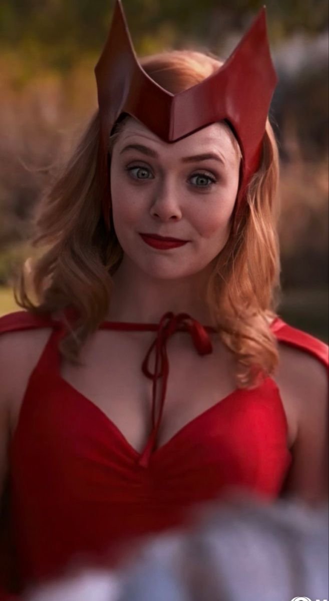 sarkasticbroo's tweet photo. Elizabeth Olsen in red serving pure chaos and fire                    (4k) https://t.co/yCqDU6ufWf