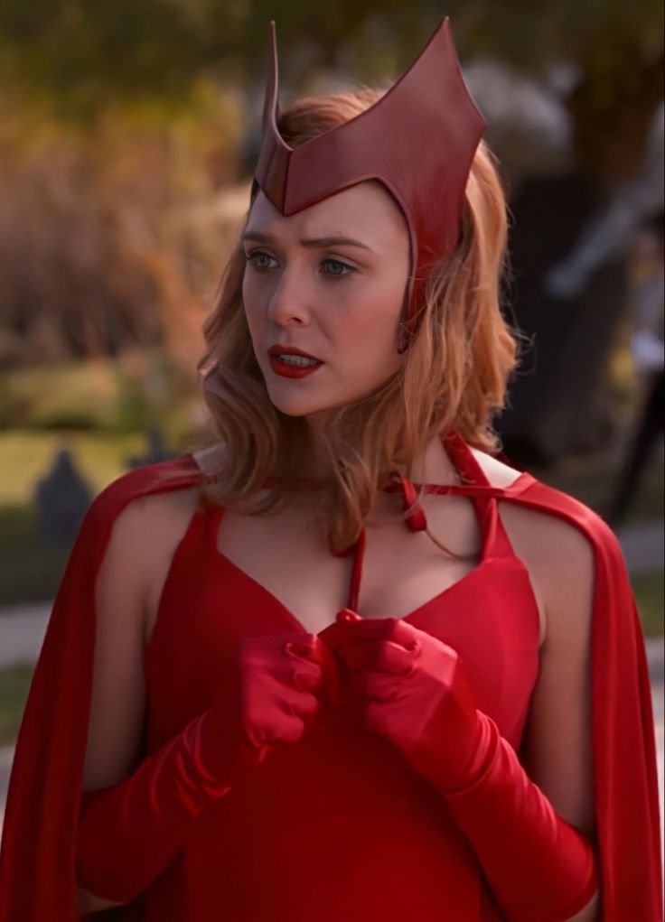 sarkasticbroo's tweet photo. Elizabeth Olsen in red serving pure chaos and fire                    (4k) https://t.co/yCqDU6ufWf