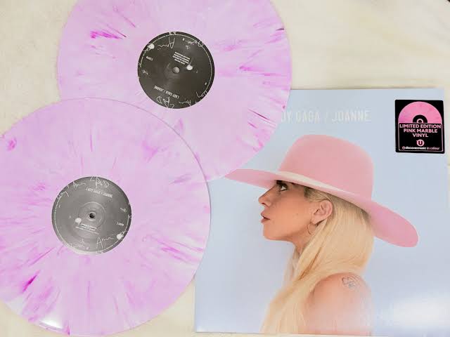 fredsferraz's tweet photo. Será que algum revendedor brasileiro de vinil/LP trará a versão "Opaque Pink Marbled" do álbum Joanne da Lady Gaga ao Brasil?
Queria tanto 🫠.
#ladygaga #vinil #vinyl #lp #Joanne https://t.co/bdIIllbzzS