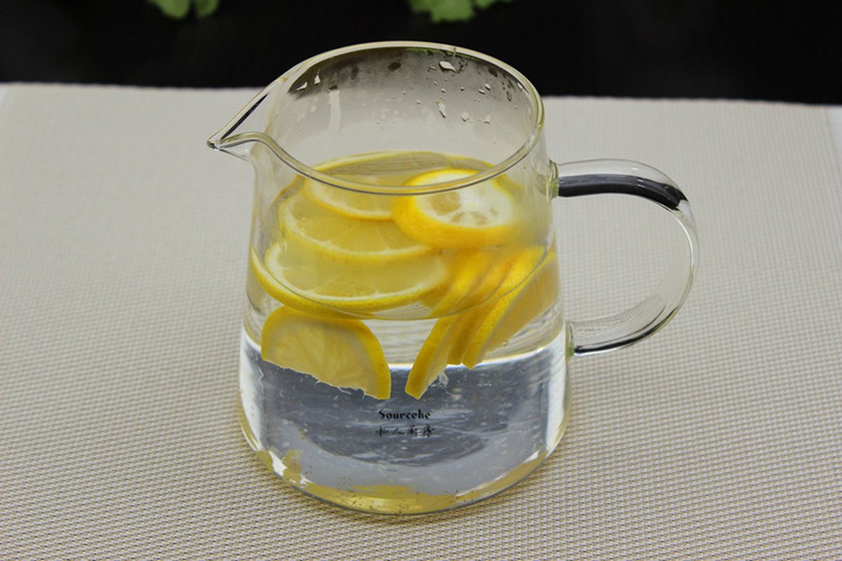 Roman85532139's tweet photo. [Craving something fresh Whip up a 5-minute iced lemon honey tea: steep black tea, add lemon slices u0026 a spoonful of honey over ice!  #EasyDrinks]， https://t.co/ediTODl5C7