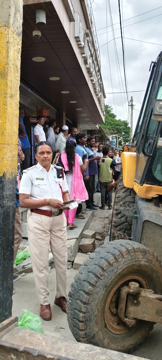 wftrps's tweet photo. 🚨 Traffic Advisory: Footpath encroachment removal drive on  Whitefield , the traffic movement is slow. 
Emergency call 112
Saturday 07.07.2026 https://t.co/jZ5zbhZj1h