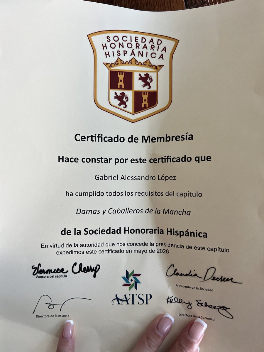 Glopez2028's tweet photo. Student-Athlete. Got a 4 on my AP and got an award for a 3.33+ in Spanish
@NextLevelKick1 
@jc_kicks17 
@CoachChavoya 
@hwfootball 
@porter_dameon 
@CSKRECRUITING https://t.co/j0F8LsOAEU