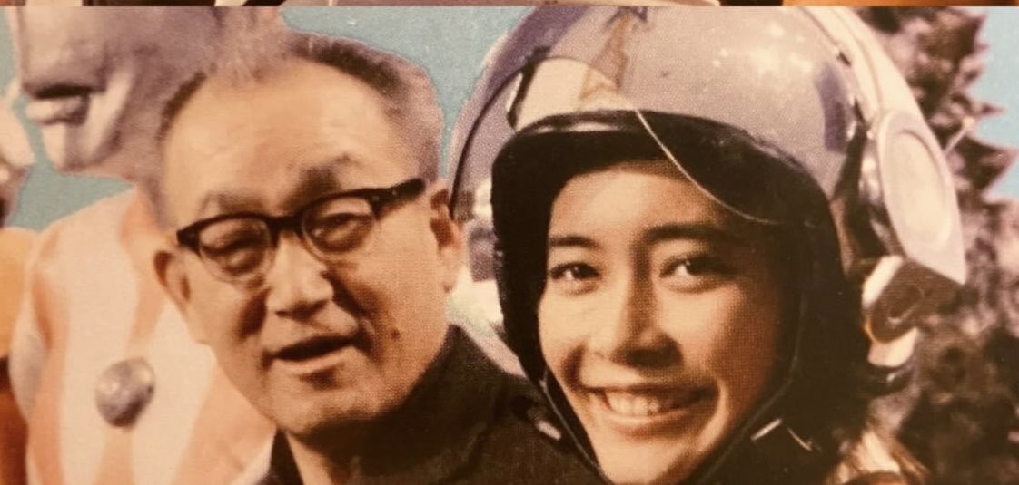 roko_sakurai's tweet photo. 🪷ハッピー🪷バースデー🪷
本日は我らの英二監督🪷特撮の神様、円谷英二監督生誕の日🪷
旺盛な好奇心とあくなき探究心で生み出された円谷特撮
これからもずっと引き継がれてゆく事を、、、
[お誕生日🪷おめでとう🪷御座います🪷]
(写真はウルトラQが成功した後の超ご機嫌な英二監督です) https://t.co/o8kp3HdCRM