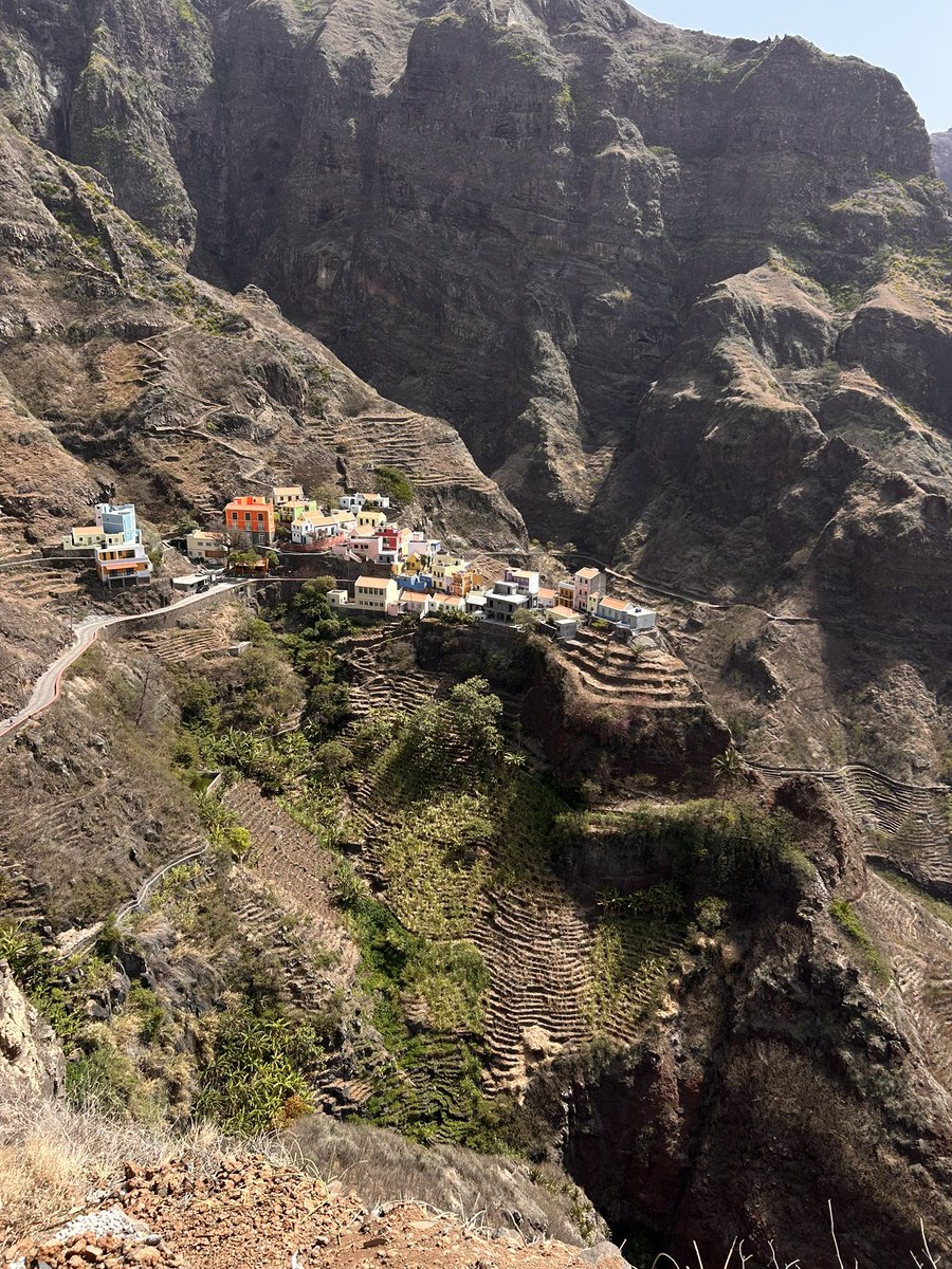 MS8ulw's tweet photo. santo antao c tellement l’île qu’elle pense être #waouh https://t.co/AeEjGrZ2ya