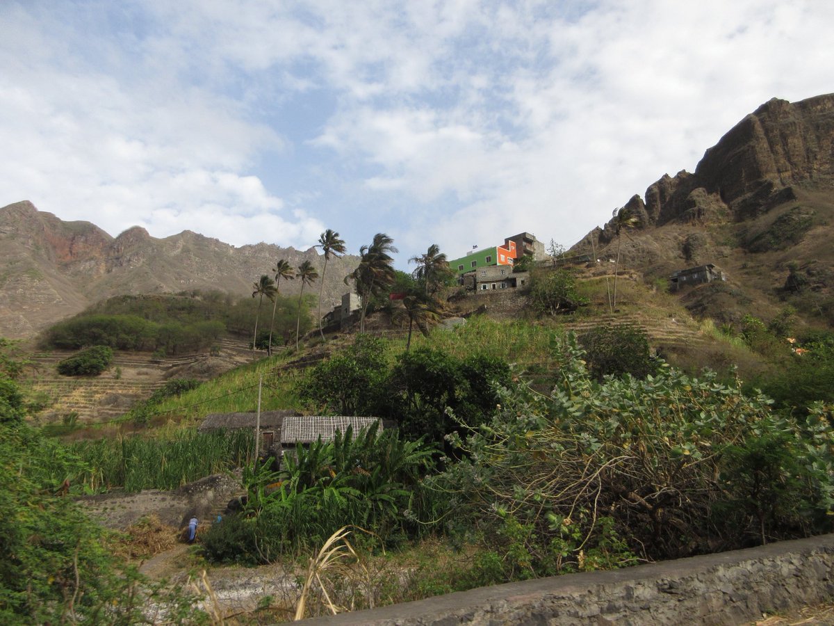 MS8ulw's tweet photo. santo antao c tellement l’île qu’elle pense être #waouh https://t.co/AeEjGrZ2ya