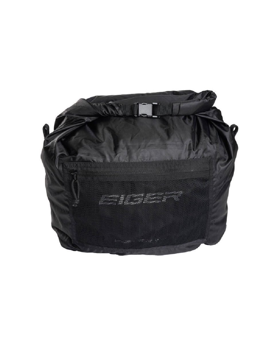 triverie_id's tweet photo. Begitu turun dari motor, tinggal pasang tali bahunya dan tas ini langsung berubah jadi tas selempang. Praktis tanpa perlu pindah-pindah barang. Minat? DM! #Eiger #EigerRiding https://t.co/6pypwjigjO