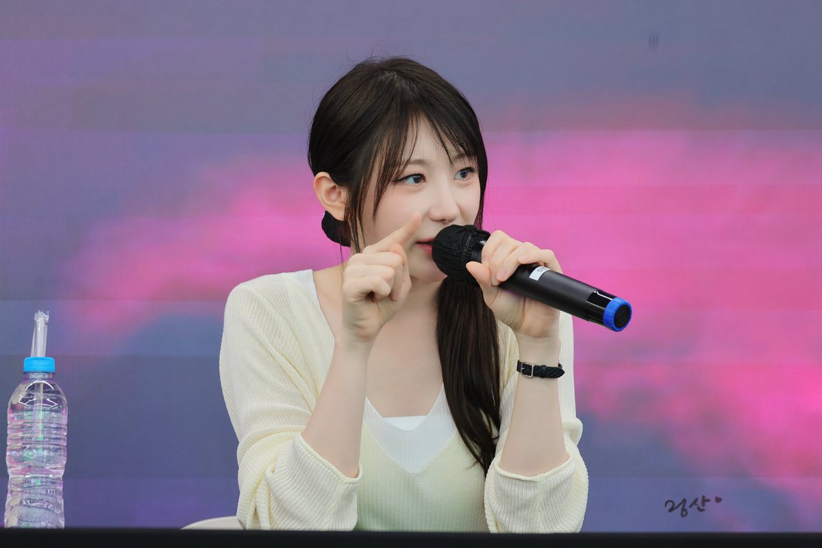chae03_0111's tweet photo. 260705 EL 인생네컷

언니 눈은 항상 반짝반짝 빛나서 볼 때마다 너무 예뻐요.✨

#이채연 #LEECHAEYEON
#李彩演 #イチェヨン https://t.co/9JxdUMMHqf