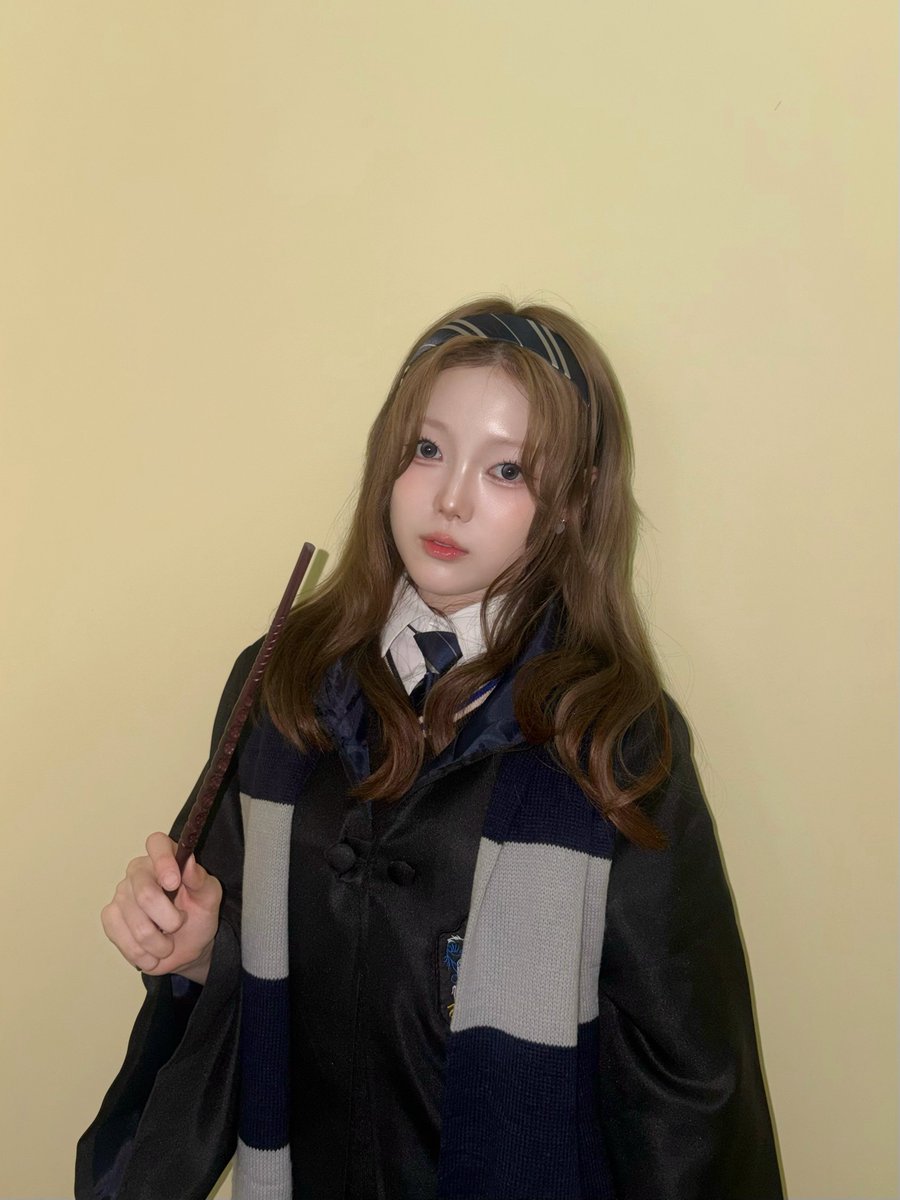 KIIRAS_member's tweet photo. [#Doyeon]

마법 연습 1일차 🦅💙

#KIIRAS #키라스 #도연 https://t.co/giUQT1mV6L