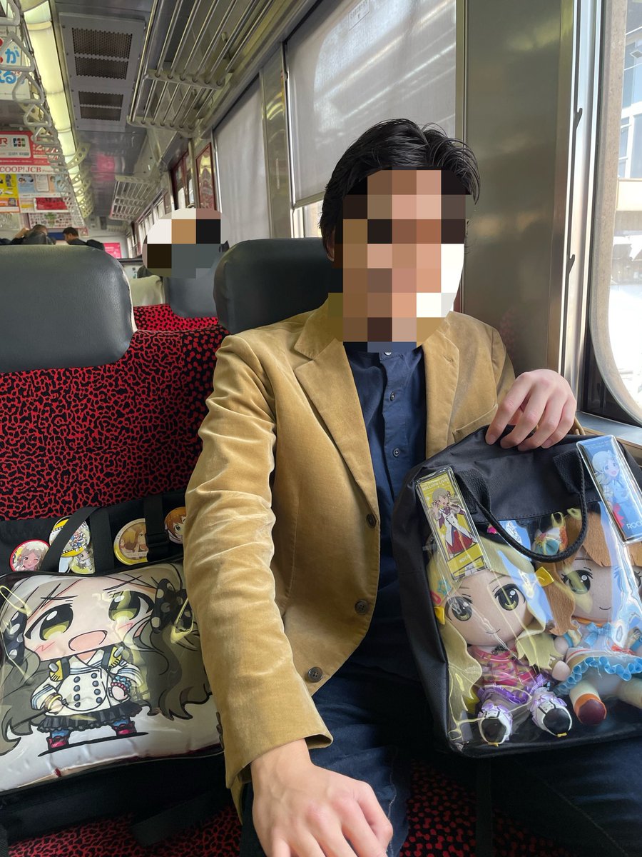 soboroP_sub's tweet photo. ライブ行く時の服装がこれ https://t.co/7W1jNNXZkq