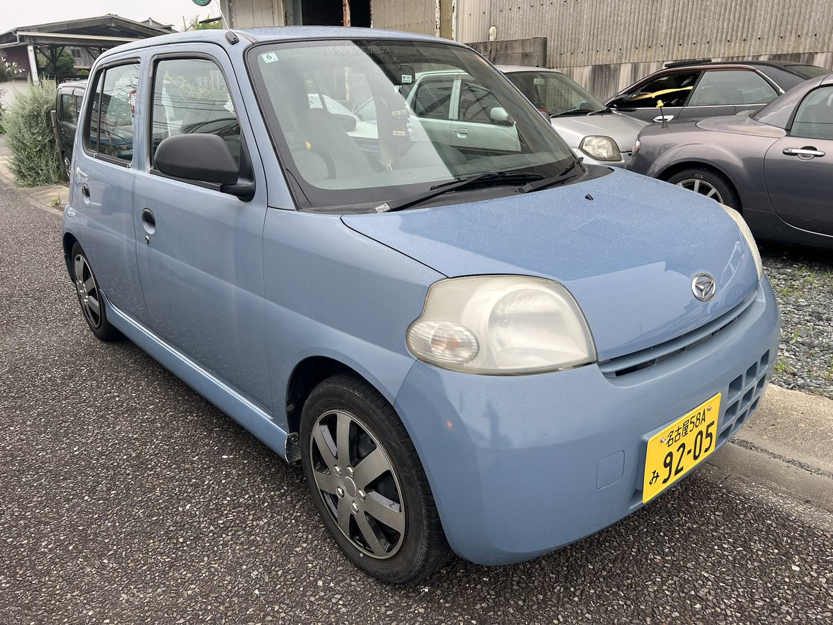 chanmina_pridd's tweet photo. ダイハツ　エッセeco L235S
5MT
箱14万キロ　エンジン3万キロ
車検残　R9/6月まで

中間ストレートマフラー
フロント車高調　リアダウンサス←トランクに載ってる取付渡可能
オーディオ付きます…(写真は何もついてない)

不具合無しだけど左のサイドシルら辺が凹んでます。

エンジン多分対策品で載せ替え時にクランクシール交換済み

相場と同じにしたけど高ぇ気したので元々考えてた24万円で売ります。
転売？してください。気にしません。

フォロワー.友達割引有り
文句割増有り
「この車MTですか？」超割増有り 

#車売ります