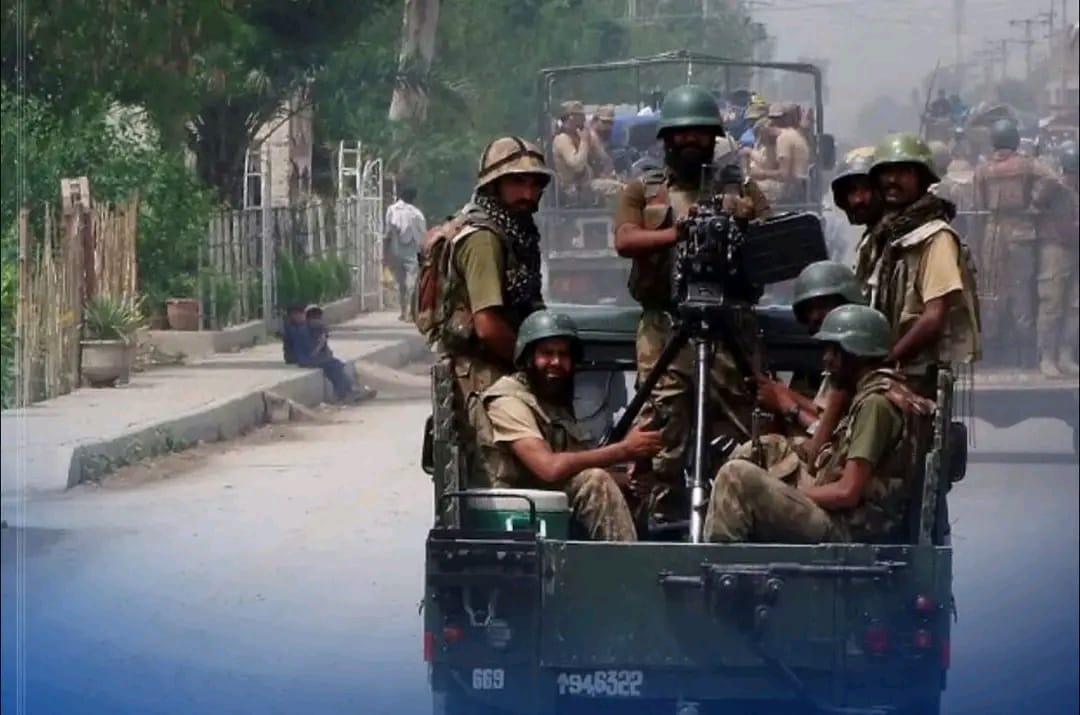 Press_Point1's tweet photo. Reports Claim 35 Pakistani Police Officers Kidnapped in Balochistan

According to reports, 35 Pakistani police officers have been kidnapped by unidentified armed men in Balochistan.

It remains unclear whether those responsible are Baloch separatist groups or another armed organization.

Pakistani security officials have not yet issued an official statement regarding the incident, while concerns over the security situation in Balochistan continue to grow.