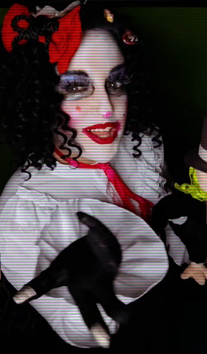 MissEtrian's tweet photo. Someone asked me if I'm the real Mother Gooseberry. Maybe I am! 😁🪿💞🎀 #outlasttwt #outlast #outlasttrials #cosplay #horror #mothergooseberry https://t.co/D3b5jNNO2U
