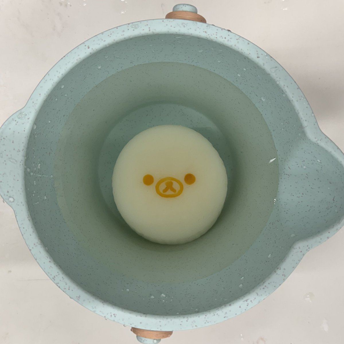 kkakkpotato's tweet photo. 친구가 무락쿠마? 가져와서 물만말?함
친구 : 경로당에 홍삼사탕 가져온 것 같다 https://t.co/BXRKYNV2er
