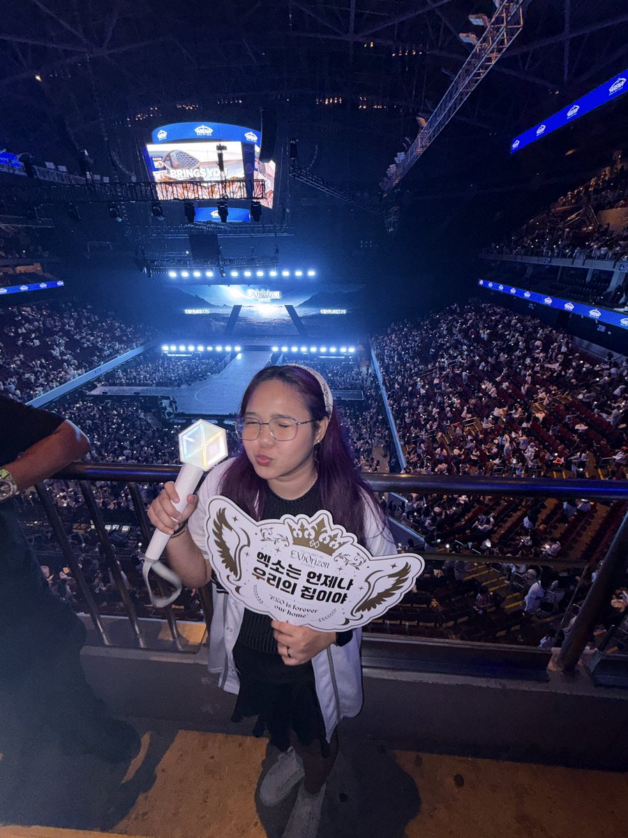 _bluetimee's tweet photo. seeing @weareoneEXO again makes me live 30 more years😅 https://t.co/d6fmnZcj7q