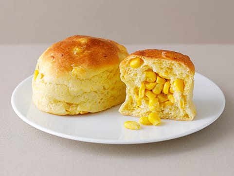sapporolife2021's tweet photo. 「食べログ パン 百名店 2026」発表🍞🥐🥪
北海道からは、全国のパン好きが訪れる小樽の「エグ・ヴィヴ」、新千歳空港で圧倒的人気の「びえいのコーンぱん」美瑛選果など5店がEASTで選出✨

1⃣エグ・ヴィヴ（小樽）
2⃣美瑛選果 新千歳空港店（千歳）
3⃣麦音（帯広）
4⃣ブランジェリー ラ・フォンティヌ・ドゥ・ルルド（札幌）
5⃣ブーランジェリー コロン 本店（札幌）