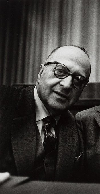 DerAltePoet's tweet photo. „Philosophie verliert schon deshalb ihren Reiz, weil sie selbst zum Fach geworden ist, nur mit dem Unterschied, daß es niemand so recht brauchen kann.“

Max Horkheimer (* 14. Februar 1895 - † 7. Juli 1973), deutscher Sozialphilosoph

(Quelle: https://t.co/TiSFeQ1fij) https://t.co/7lMJcuaaVT