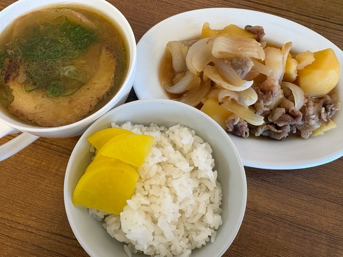 ma20110905830's tweet photo. 🍜お仕事終わりん

賄いは肉じゃがでした🥔🥩

おやつまでいただいたの🍘⸝⋆︎* https://t.co/xTArBEjoMw