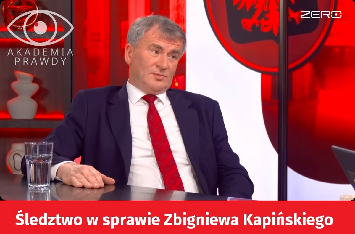 AkademiaPrawdy's tweet photo. Śledztwo w sprawie Zbigniewa Kapińskiego

29 czerwca 2026 Prokuratura Krajowa opublikowała na swojej stronie komunikat, który bardzo poruszył tzw. prawą stronę sceny politycznej. Jest to komunikat o wszczęciu śledztwa w sprawie przekroczenia uprawnień przez funkcjonariusza państwowego. Nie ma w nim nazwiska osoby objętej śledztwem, ale wszyscy wiedzą, że chodzi o neosędziego Zbigniewa Kapińskiego i o jego zarządzenia z czasu, gdy pełnił funkcję prezesa Sądu Najwyższego kierującego pracami Izby Karnej. Od niedawna pełni funkcję pierwszego prezesa SN.

Swoimi zarządzeniami zakazywał rozpoznawania wniosków stron, a zwłaszcza Prokuratury o wyłączenie neosędziów od rozpoznawania spraw, chociaż takie wnioski były zgodne z obowiązującymi przepisami proceduralnymi. Uznawał tym samym, że nie obowiązują nas wyroki wydane przez europejskie trybunały ETPCz i TSUE, oraz wyroki wydane przez polskie sądy, w tym przez poszerzony skład Sądu Najwyższego… bo podważają one sędziowski status tzw. neosędziów.

Tu trzeba zauważyć, że neosędzia Zbigniew Kapiński z wielką swobodą podchodzi do trybu wydawania zarządzeń. Pisaliśmy o tym jak wydawał zarządzenia we własnej sprawie, gdzie także chodziło o uniemożliwienie wyłączenia sędziego ze względu na wadliwą procedurę jego powołania.

https://t.co/djug6ANI12

https://t.co/zNS63E0KLG

Zawiadomienie o przestępstwie złożyli w dniu 28 maja 2026 sędziowie Sądu Najwyższego. Wskazali, że wydawane zarządzenia, oraz wynikające z nich dalsze działania, uniemożliwiały rozpoznawanie wniosków o wyłączenie sędziego w trybie przewidzianym w art. 41 § 1 k.p.k., który stanowi, że sędzia ulega wyłączeniu, jeśli istnieje okoliczność mogąca wywołać uzasadnioną wątpliwość co do jego bezstronności w danej sprawie.

Zarządzeń neosędziego Zbigniewa Kapińskiego zakazujących wyłączania neosędziów było sporo, ale bodajże najważniejsze były te wydane przez niego jako ówczesnego prezesa SN kierującego Izbą Karną – w maju 2024, nakazał, aby wnioski o wyłączenie składane przez prokuratorów, trafiały najpierw do niego. W listopadzie 2025 poszedł dalej i wydał zarządzenie, w którym zakazał rejestracji wniosków Prokuratury o wyłączenie tzw. neosędziów.

W ramach postępowania sprawdzającego przesłuchano zawiadamiających w charakterze świadków oraz zgromadzono dokumentację obejmującą zarządzenia wydawane przez kierującego Izbą Karną SN, jak również rozstrzygnięcia podejmowane na ich podstawie w sprawach dotyczących wniosków o wyłączenie sędziów. Uznano, że zachodzi uzasadnione podejrzenie popełnienia przestępstwa określonego w art. 231 § 1 k.k. (przekroczenie uprawnień). Dlatego wszczęto śledztwo w celu wszechstronnego wyjaśnienia wszystkich okoliczności sprawy.

Jak można się było spodziewać, w obronie Zbigniewa Kapińskiego stanął zastęp prawników ściśle związanych z obozem tzw. prawicy, beneficjentów bezprawia wdrażanego przez 8 lat przez PiS i jego przybudówki. Niektórzy z tych pisowskich bojowników porównywali działania w stosunku do Zbigniewa Kapińskiego do pisowskich represji w stosunku do niezależnych sędziów w latach 2016-2023. Zaczęli grzmieć, zwłaszcza na X, że do działań represyjnych wobec sędziów włącza się Prokuratura, która … prowadzi postępowania karne wobec sędziów”, co ma „na celu zastraszenie sędziów, a w konsekwencji zniesienie niezależności sądownictwa”. Prokurator Piotr Turek użył w tym przypadku słów uchwały sędziów apelacji krakowskiej z roku 2018. Inni pisowscy bojownicy używali podobnych słów i podobnej argumentacji.

Tymczasem, istnieje zasadnicza różnica między ściganiem sędziów za przestrzeganie prawa i walkę o praworządność, a ściganiem neosędziego Zbigniewa Kapińskiego za wydawanie zarządzeń, których nie miał prawa wydać. On nie walczył o praworządność, lecz o swój status sędziego, a przy okazji o status sędziego dla innych sędziów powołanych z udziałem nielegalnej neoKRS. W związku z tym wydawał bezprawne zarządzenia, a od pewnego czasu w mediach namawia do naprawy sytuacji jednozdaniową ustawą, która brzmiałaby mniej więcej „wszystko co PiS bezprawnie przeforsował w latach 2015-2023, jest zgodne z prawem”. Zbigniew Kapiński jest doświadczonym sędzią. Zanim trafił do SN orzekał w Sądzie Apelacyjnym. Nie ulega wątpliwości, że wie o wyrokach TSUE i ETPCz. Jest jednak zaślepiony żądzą pozostawania na aktualnym stanowisku. On nie ma zamiaru przyznać się do swojego błędu.

Znana ziobrystka prok. Iwona Tryfon-Wilkoszewska (@IwonaTryfon) przypomniała na X inną sprawę dotyczącą Zbigniewa Kapińskiego, którą koniecznie powinna zająć się Prokuratura. W poniedziałek 29 czerwca 2026 o godz. 20:06 napisała: 
„To było do przewidzenia - zbyt dobrze wychowany i koncyliacyjny Pan Sędzia Kapiński, I Prezes @SN_RP_ stał się kolejnym celem. Pan Sędzia przecież MUSI ponieść konsekwencje swojego NIEROZWAŻNEGO orzeczenia sygn. I KZP 3/24.”

Ta pani jest aktywistką i rzeczniczką prasową stowarzyszenia prokuratorów-ziobrystów Ad Vocem. Dla niej prokuraturą wciąż rządzi Zbigniew Ziobro za pośrednictwem „zabetonowanych” zastępców Prokuratora Generalnego. W sprawie I KZP 3/24 neosędzia Zbigniew Kapiński (jako przewodniczący i sprawozdawca), wspólnie z innymi neosędziami (Marek Siwek i Igor Zgoliński) uznał, że przyjaciel Zbigniewa Ziobry prokurator w stanie spoczynku Dariusz Barski jest wciąż Prokuratorem Krajowym. Zanim tak „orzekli”, neosędzia Oktawian Nawrot postanowił pozostawić bez rozpoznania wniosek o wyłączenie neosędziów Zbigniewa Kapińskiego, Marka Siwka oraz Igora Zgolińskiego od rozpoznania sprawy o sygn. akt I KZP 3/24, czyli postąpił zgodnie z zarządzeniami szefa Izby Karnej Zbigniewa Kapińskiego. Sprawa I KZP 3/24 była wzorcowym przykładem skrajnego serwilizmu Zbigniewa Kapińskiego w stosunku od PiS, bo on tylko z PiSem u władzy może liczyć na wysokie stanowiska w SN i w ogólne na pozostanie w SN.

Gdybyśmy mieli Trybunał Konstytucyjny, pisowska ustawa „betonująca” wtyczki Ziobry na najwyższych szczeblach prokuratury byłaby uchylona wkrótce po jej uchwaleniu przez Sejm, opanowany jeszcze przez PiS. Ale w TK wciąż siedzi inny przyjaciel Ziobry prokurator Bogdan Święczkowski. Może wkrótce zmieni miejsce siedzenia?

autor: @GasewiczJarek dla @AkademiaPrawdy
źródła: Komunikat Prokuratury Krajowej, Sąd Najwyższy, X
ilustracja: Zbigniew Kapiński w kanale ZERO
