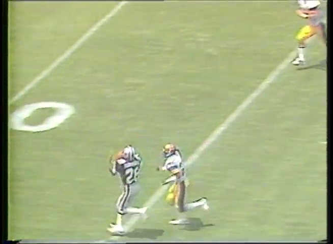 Collectosaur's tweet photo. Switching things up, we're starting the week off with the 1st #AmericanFootballPreservationProject post featuring footage of Week 14 from the 1983 #USFL Season - enjoy!
https://t.co/Pp3SqdrgdI
https://t.co/55dHVK04mu
#Football #AFPP #Panthers #Blitz #Stallions #FullGame https://t.co/FGeBH4vLEB