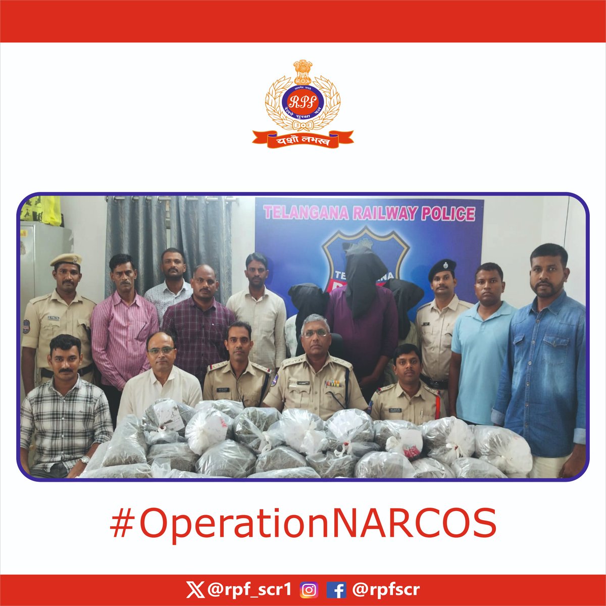rpf_scr1's tweet photo. A joint team of #RPF Secunderabad, in coordination with the #RPF Crime Intelligence Branch #Secunderabad & #GRP, apprehended 03 Drug Peddlers in possession of 41.31 kg of Dry Ganja, valued at approximately ₹41.31 lakh. #OperationNARCOS
@RailMinIndia @SCRailwayIndia @rpfscr_sc https://t.co/OxXxkOBgFw