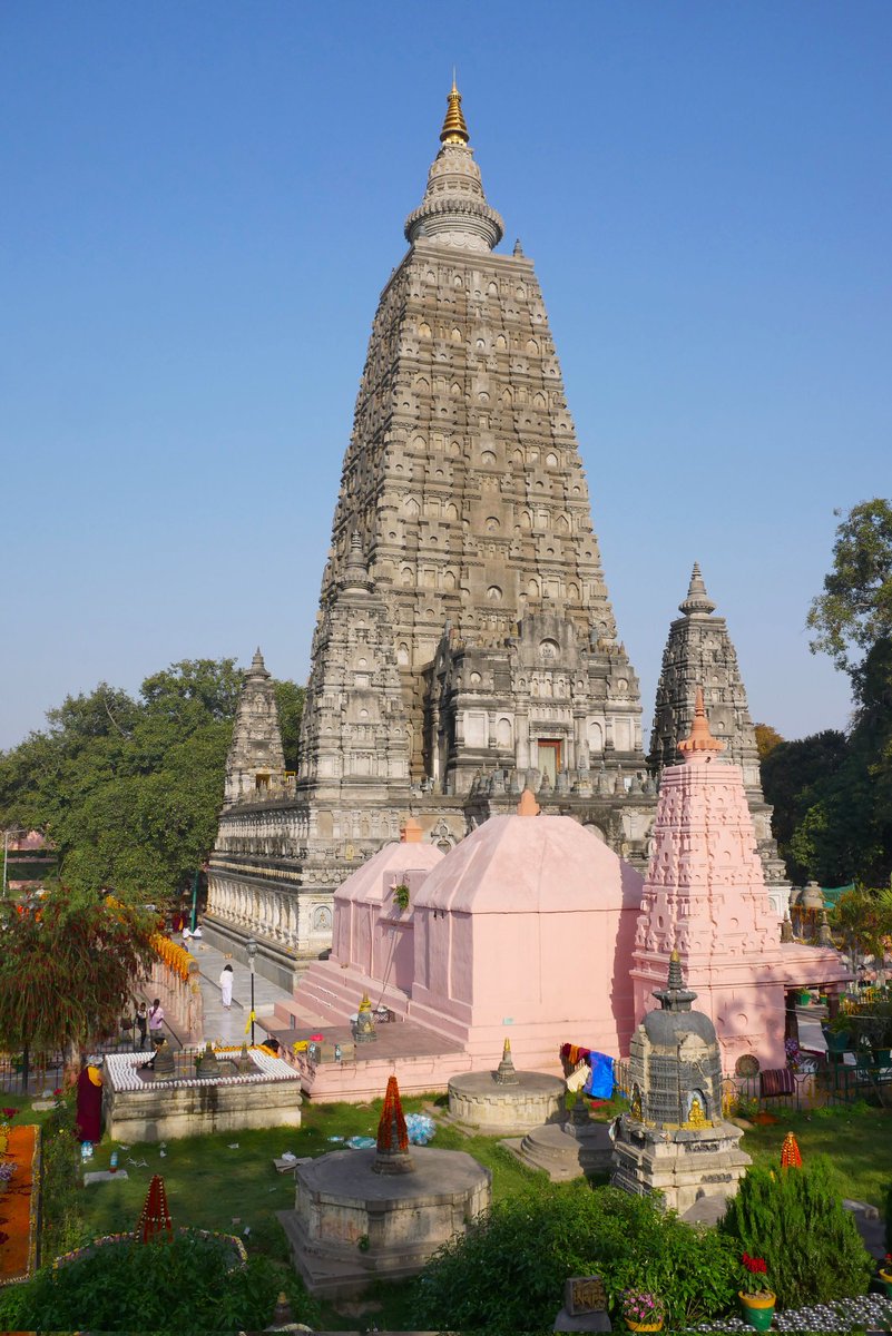 AestheticInspp's tweet photo. The Mahabodhi Temple is a UNESCO World Heritage Site located in Bodh Gaya, Bihar, marking the exact location where Siddhartha Gautama (Lord Buddha) attained enlightenment under the Bodhi Tree. It is one of the four holiest sites in Buddhism and a major global pilgrimage destination.💮