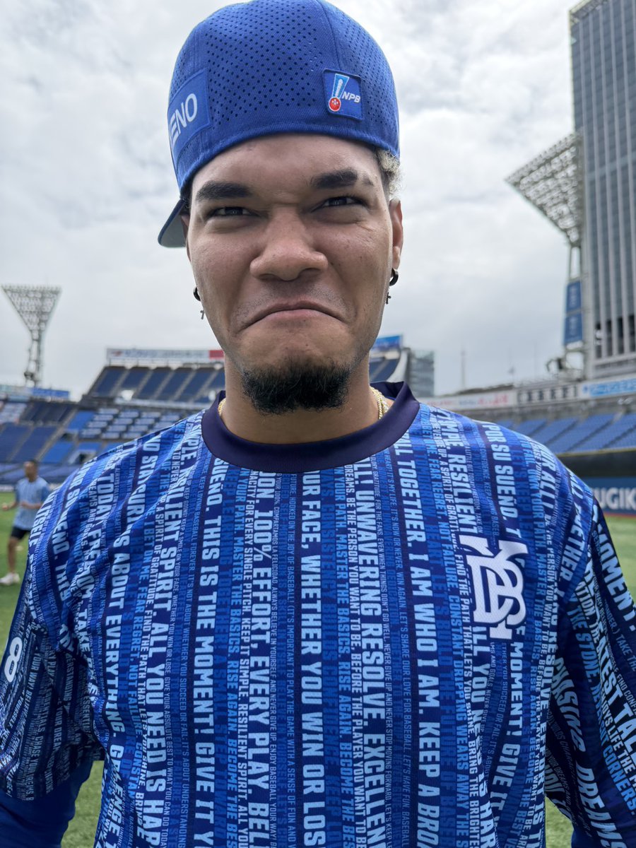 ydb_yokohama's tweet photo. アップ直前に #広報カメラ を見つけると、気合の入りまくった表情で迫ってくる #マルセリーノ 選手👹

#baystars https://t.co/cELqgE2hoy