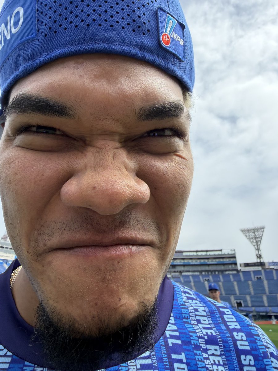 ydb_yokohama's tweet photo. アップ直前に #広報カメラ を見つけると、気合の入りまくった表情で迫ってくる #マルセリーノ 選手👹

#baystars https://t.co/cELqgE2hoy