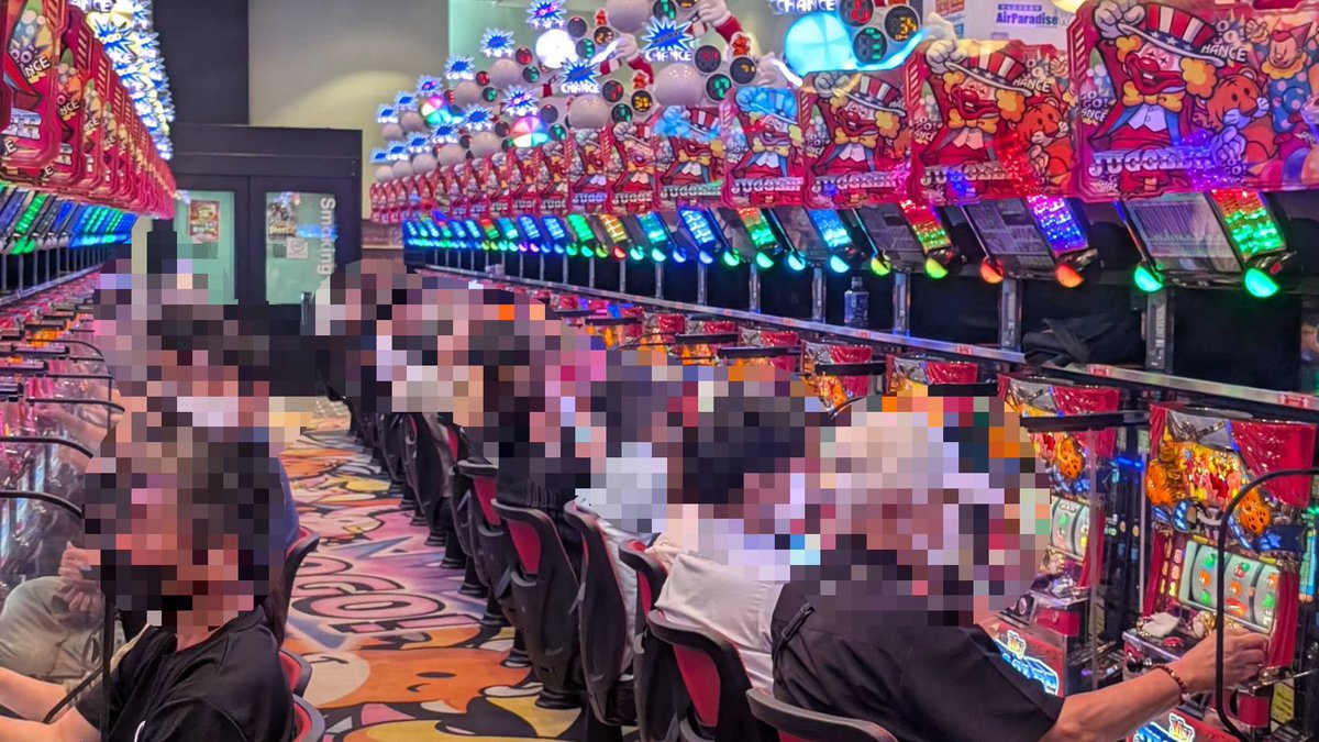 SLOT_MUSIC9's tweet photo. 7/7（火）
モリナガ草牟田店✨
『ヒカルの一挙両得👀👀👀👀』

13:30時点での店内状況を調査📝
店内は約300名のお客様が遊技中✨

ジャグラーコーナーを中心に盛り上がってきております🔥

更なる盛り上がりにも期待です😎

#PR #ヒカルの一挙両得 https://t.co/Tygajd3h91