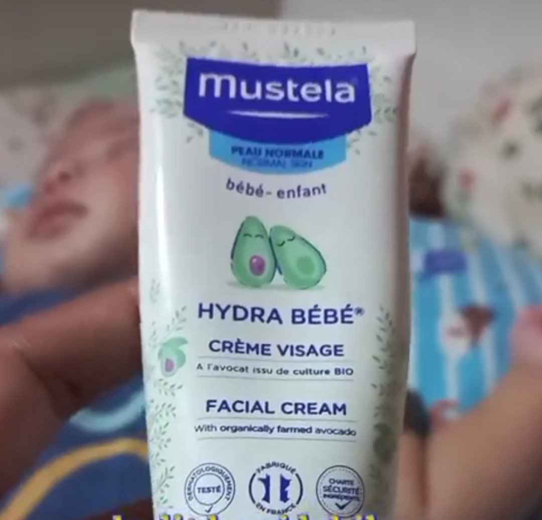 Maryamshine's tweet photo. @suggqst Kalau aku selalu pakai facial  cream dari mustela, work banget kalau ada masalah kulit sampai gigitan nyamuk

https://t.co/LuUs7Q9Wae https://t.co/XlKo06zxtn