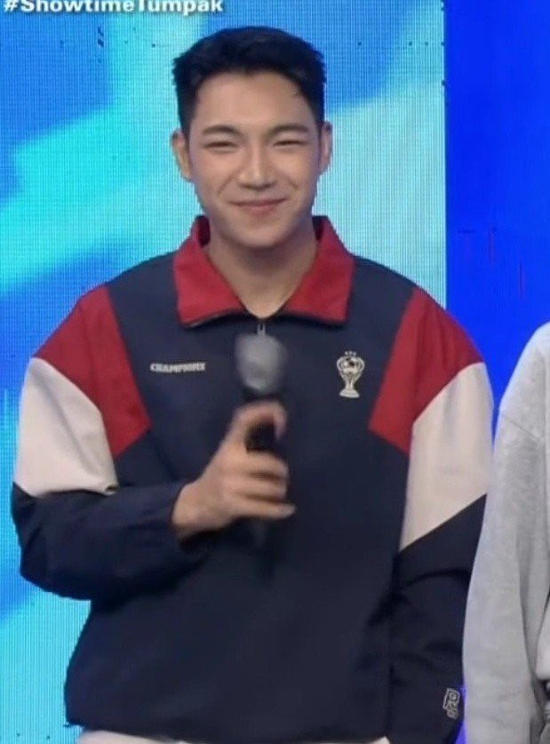 DarrenTrendsOfc's tweet photo. We love his cute Chinito eyes!! 😍💚

#DARREN @Espanto2001
#ShowtimeTumpak https://t.co/JxBrbSbPK0