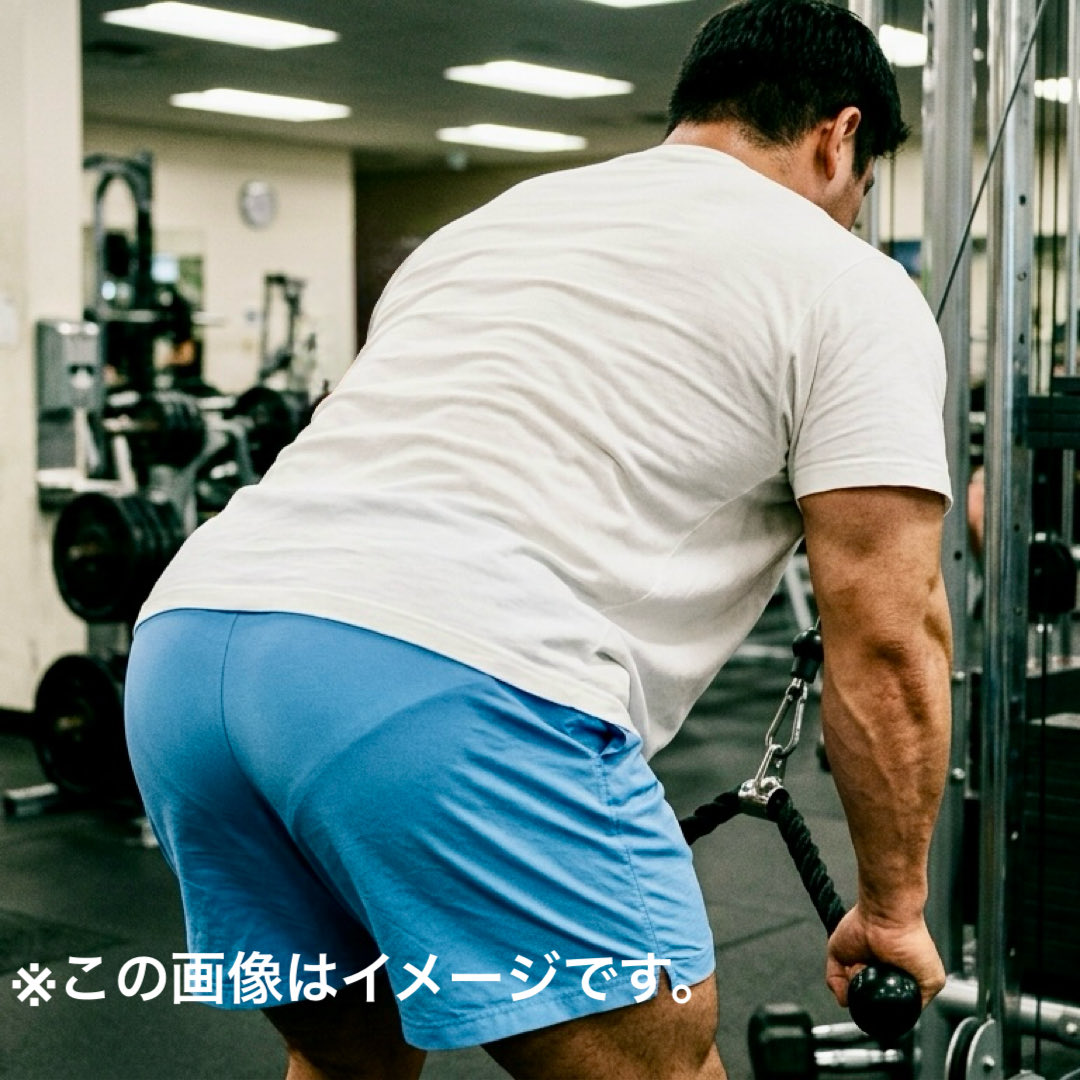 86Dkmr's tweet photo. 最近ジムで見かけるマッチョ君、時々目があったり、気がつくと俺の近くでトレーニングしてたり…
昨夜も俺が使ってたマシンの正面にあったケーブルマシンで何度かかがんだ時に短パンからこんな感じプリーフラインが透けてました。
やっぱり誘われてるのかなー？
それとも俺が自意識過剰かなー？💦 https://t.co/7BbYbIVFca