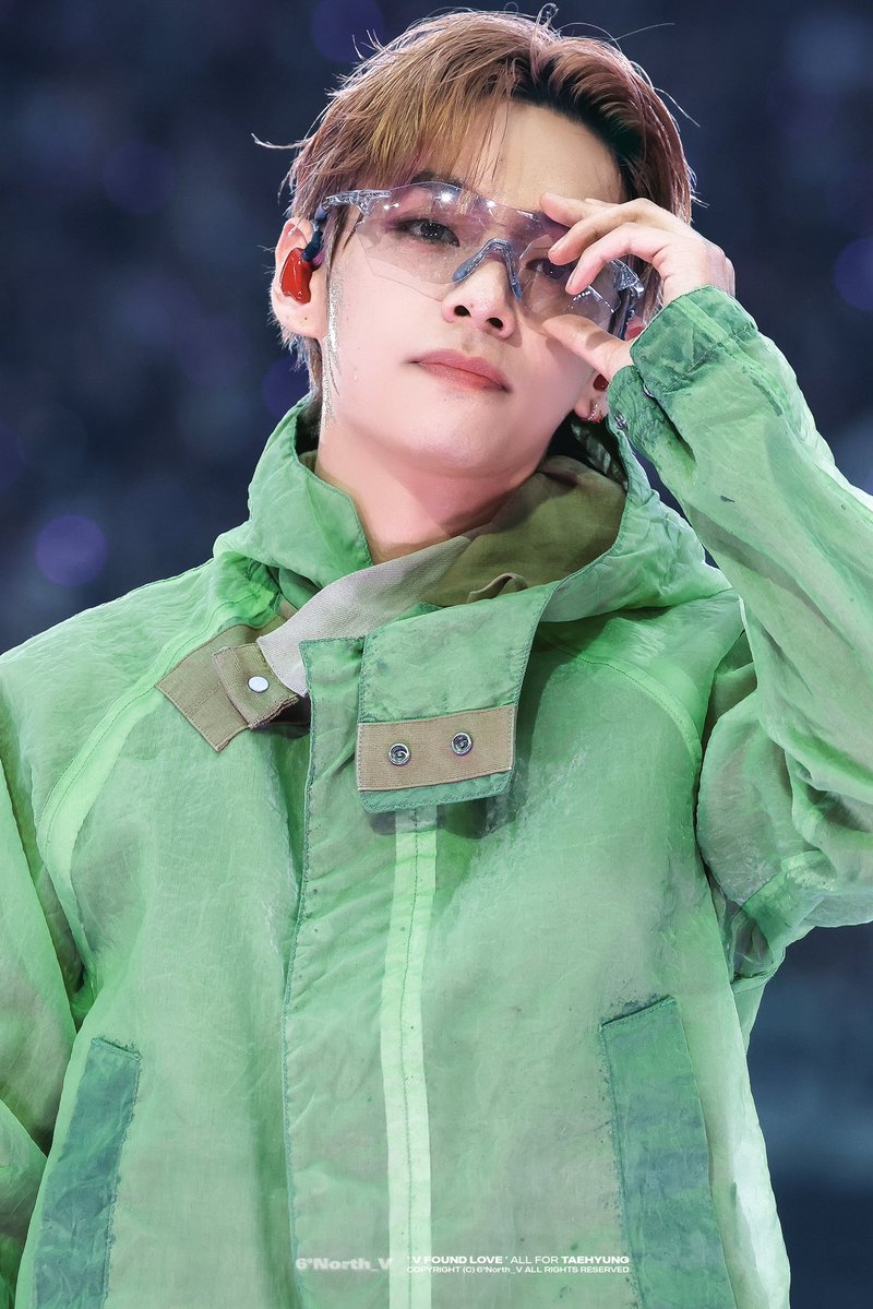 6North_V's tweet photo. 260706 런던 Day 1
#BTS #방탄소년단 #방탄
#뷔 #김태형 #태형 
#TAEHYUNG #V https://t.co/YojCloPji8