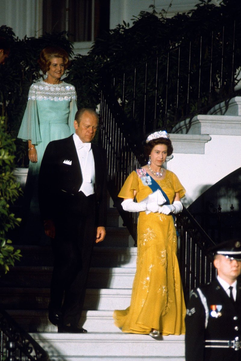 sarahdiaryz's tweet photo. #OTD 50 years ago. Queen Elizabeth II and Prince Philip, Duke of Edinburgh attend a State Dinner, hosted by Gerald and Betty Ford, President and First Lady of the United States, during Their State Visit to the United States at the White House on July 7, 1976 in Washington DC. 🇺🇸 https://t.co/Bi8paAtbWo