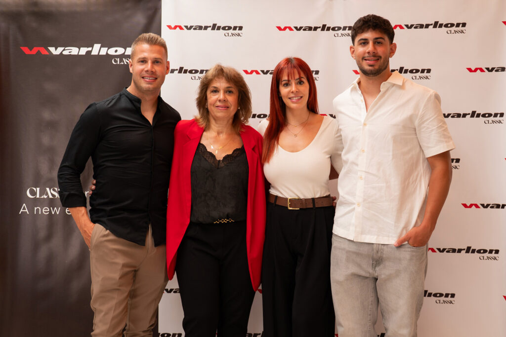 Diffusion_Sport's tweet photo. .@VarlionClassic dio a conocer, en @LaMasoSports Club, el proyecto de relanzamiento de esta emblemática marca de #pádel que aprovecha sus décadas de experiencia en fabricación artesanal.

https://t.co/oNYGKeLANi https://t.co/ATRqL1nIPC