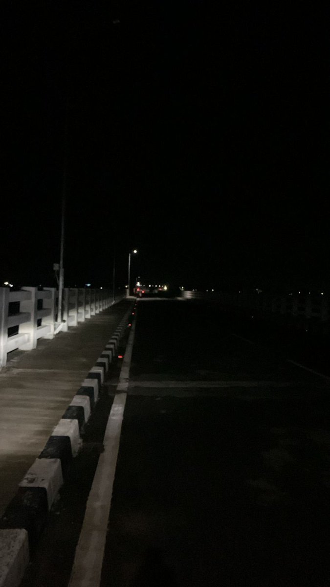 RajanSahoo2001's tweet photo. ଆଠମଲ୍ଲିକ-ଧଳପୁର ସେତୁରେ ନୂତନ ଭାବେ ଲାଗିଥିବା ଷ୍ଟ୍ରିଟ୍ ଲାଇଟ୍ ଅଚଳ ହୋଇପଡ଼ିଛି। ଯଥାଶୀଘ୍ର ଏହାର ମରାମତି କରିବାକୁ ବିଭାଗୀୟ ଅଧିକାରୀମାନଙ୍କୁ ଅନୁରୋଧ @NacAthmallik @SubCollectorAlk @BDOAthmallik @UpendraLuha @angul_dm @abdaal https://t.co/LhbDhcx0lc