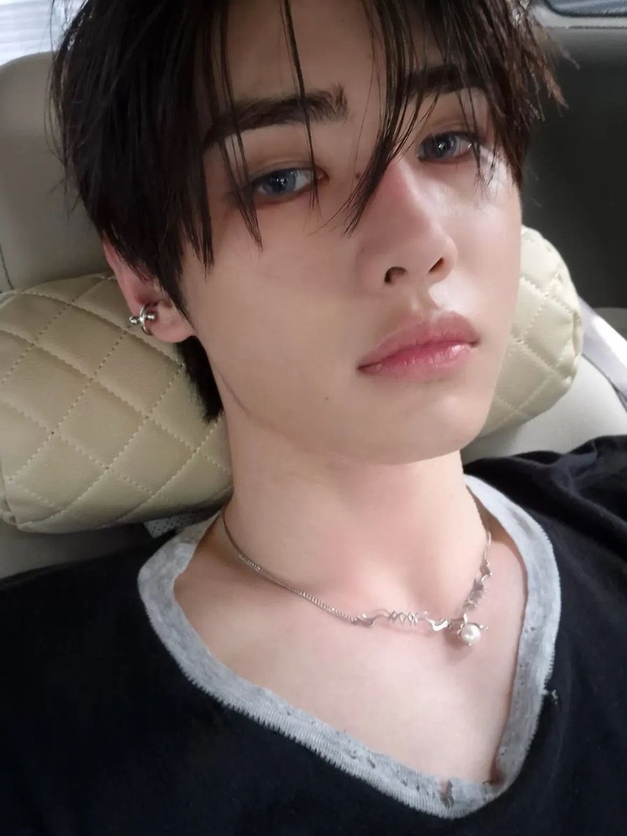 jnklcshn's tweet photo. strong alpha and his pretty omega, yes Iβm going crazy over this ship I will push it so much because itβs so fckin perfect https://t.co/OFXy6tHC0I