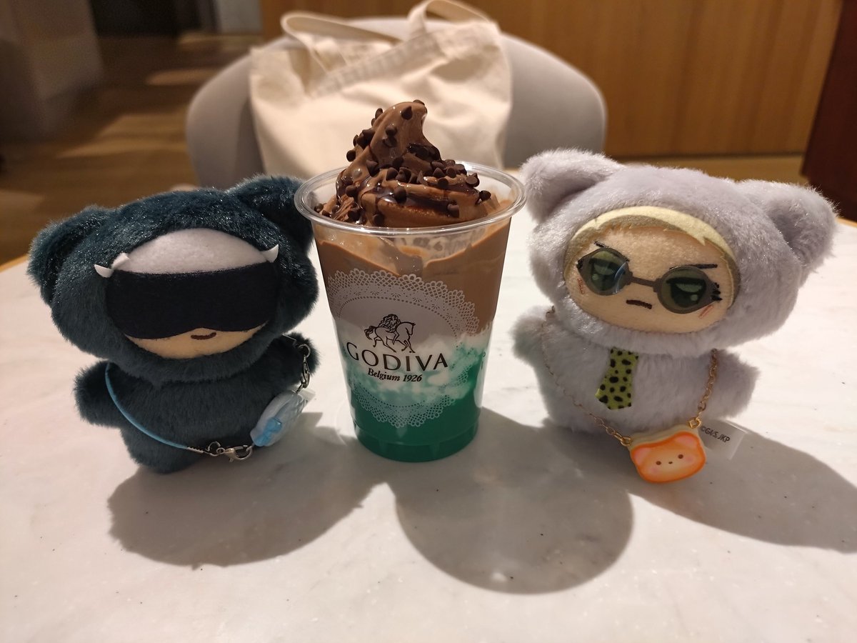 otegineko138's tweet photo. 今日は自分の誕生日なので､大宮駅でチョコミント食べたり､買ったりしてきた! https://t.co/4OgnesxPbm