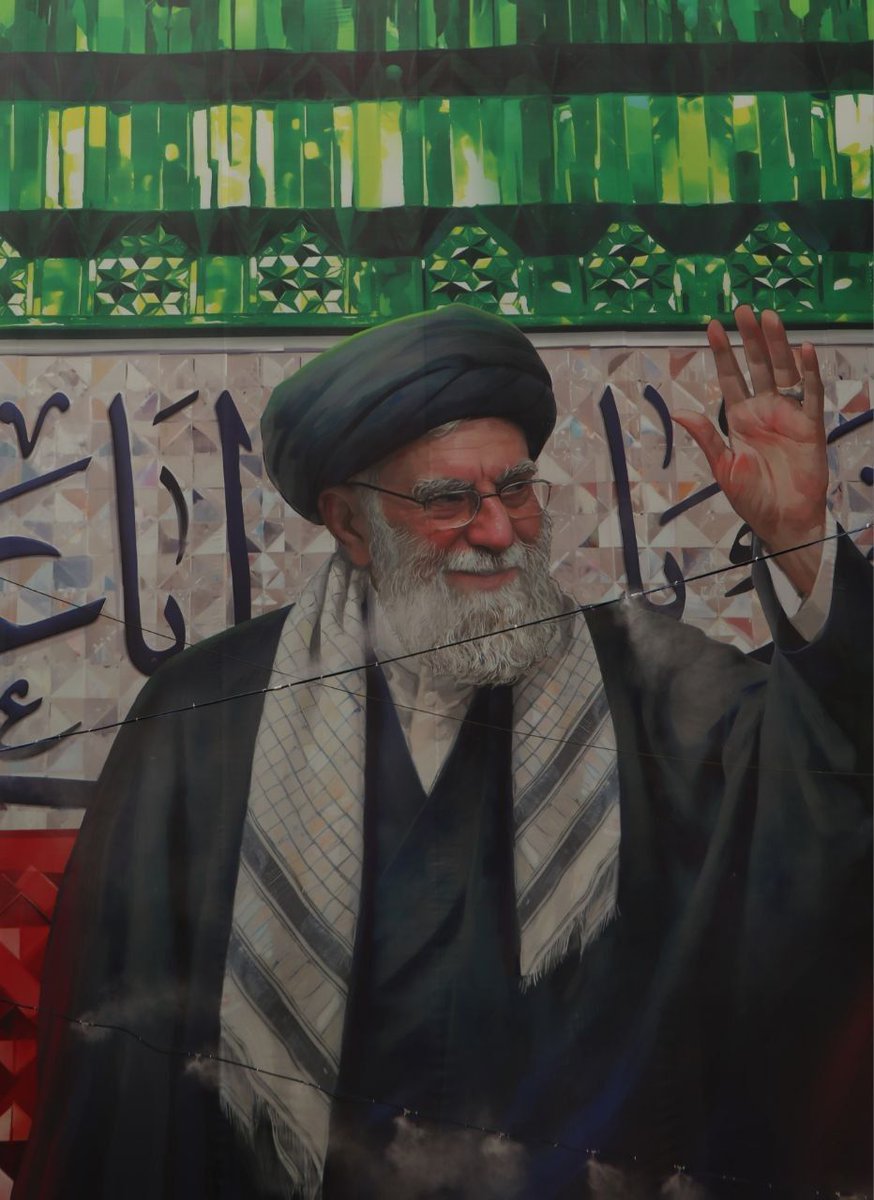 Reza278096's tweet photo. این پیوند، پیوندِ ولایت و امامت است ☪️❤️

عشقی که از آسمان نازل شد و در دل مردم ریشه دواند 🌱

او رهبرِ قلب‌ها بود.

#باید_برخاست
#منادی_بعثت https://t.co/IFH2A2OfBs