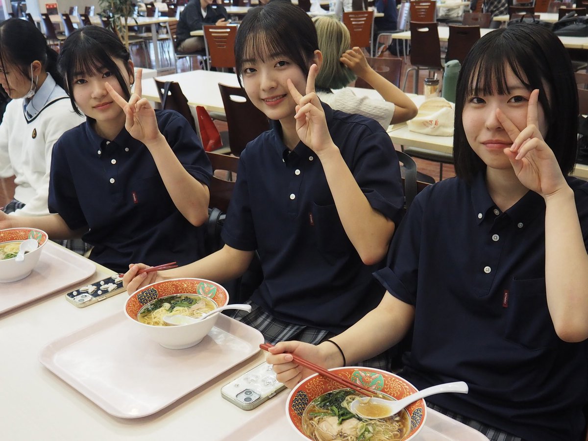 komyokoho's tweet photo. ⭐︎文理コース1学年⭐︎

本日は専修大学にて、キャンパスツアーでした。
学内施設の案内や大学概要についての説明をしていただき、生徒たちにとっては大学について具体的なイメージが湧く機会となりました✏️
昼食は大学の食堂でとりました🍜
進路について、今のうちからよく考えておきましょう。 https://t.co/Bw88E3Sw05