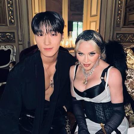 ayetwoex's tweet photo. @P07D17C @tatosoutomaior @dvidkhld @EmreAkn ATEEZ’s core fans is the U.S. and in Europe, they’re not even popular in Korea but go off being rude 🙄 and Madonna is friendly with them too.

anyways, yes you don’t have to worry bc this group is from a small company, so they don’t get re-stock albums for their second weeks. https://t.co/KzPO5LmQ5T