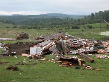 weather_history's tweet photo. July 21, 2003:

A "super derecho" struck parts of the Northeast. Over 150 wind reports were received as the MCS (which had a pseudo-eye) tore through PA and NY. Several tornadoes touched down, including an F3 near Ellisburg, PA &amp; an F1 that struck a train viaduct.

#wxhistory https://t.co/VsKLfRH3WB