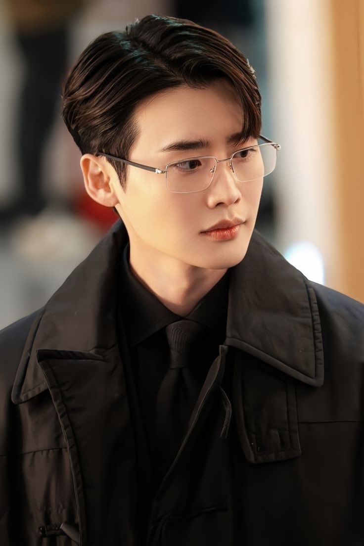 DaebiMama001's tweet photo. Male actors with glasses on are just so 🔥 https://t.co/wkJ22gd3b7