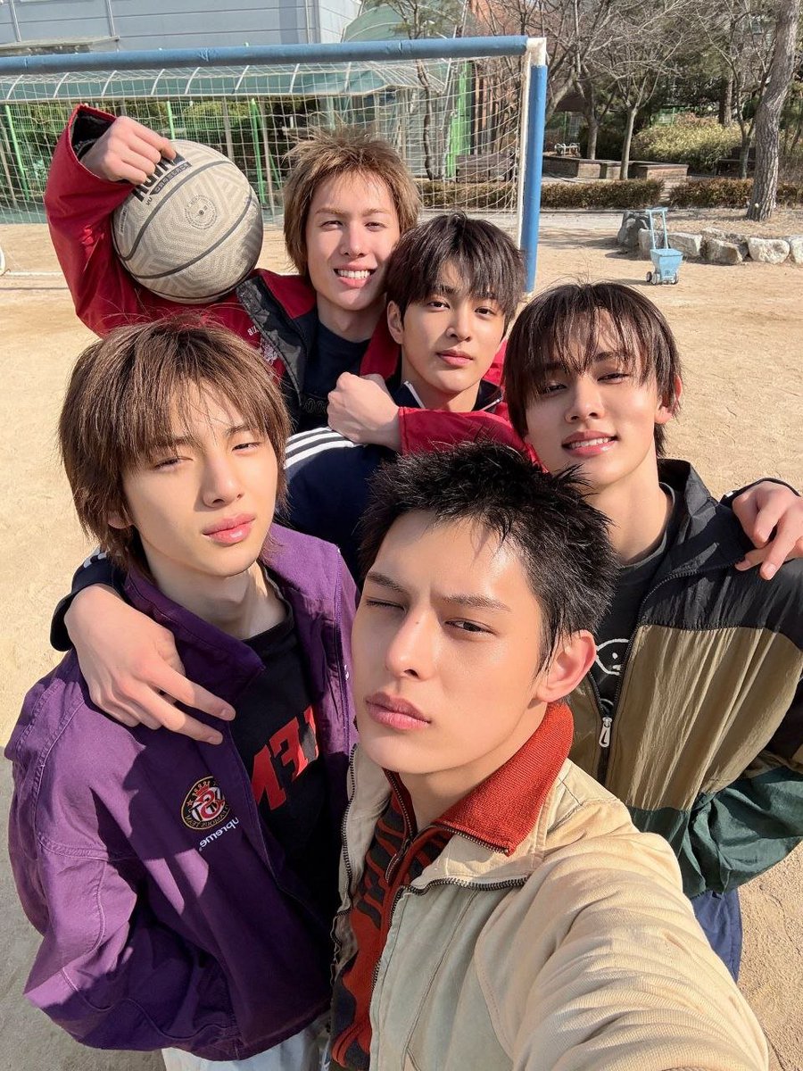 lyndeadass's tweet photo. what if — (#jjucentric) #jamijju, #keonhoon, #hyeonhoon, #marhoon

kirim foto https://t.co/dBz9nPgW7n