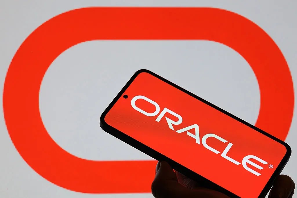 HedgieMarkets's tweet photo. 🦔Blackstone sold $3.5 billion in data center stakes last week and immediately dumped the stock it received at a discount. Oracle warned in its annual SEC filing that its AI data center customers "may be highly leveraged" and pose "risks of non-payment and non-performance." Oracle stock fell over 40% in the past month.

My Take
Blackstone was capping investor withdrawals a few months ago while it deployed billions into AI data centers. Now it sold $3.5 billion of those assets and unloaded the stock at a discount on the way out. You don't sell an asset below market and then sell the shares you got for it at another discount unless you want the cash more than you want the exposure.

Oracle stood at the White House with Altman and promised Stargate would cure cancer. Now its own filing warns that the customers who need all this infrastructure might not be able to pay for it. Oracle cut 30,000 jobs to fund the buildout and plans to borrow $40 billion more next year. The company that helped announce a $500 billion AI infrastructure project just told the SEC it might not get paid. When a company's press releases promise a golden age and its SEC filings warn about non-payment, read the filing.

Hedgie🤗