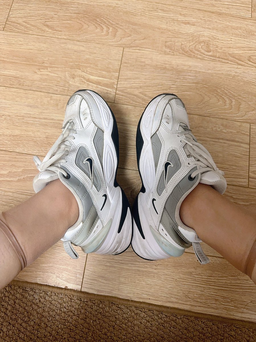 yuzi1212065's tweet photo. 今天吃咖啡色短丝 https://t.co/K0VQOb8QVp