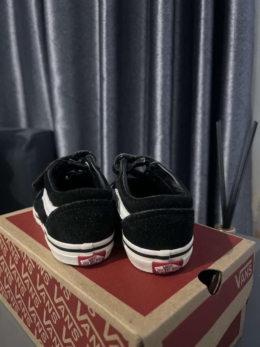 rnsyf_'s tweet photo. ada yg mau ga? buat anak,adek atau ponakan vans kids toodler velcro masih bagus bgt jarang dipake size 7.5/ 16cm https://t.co/m8a0AhAGqt