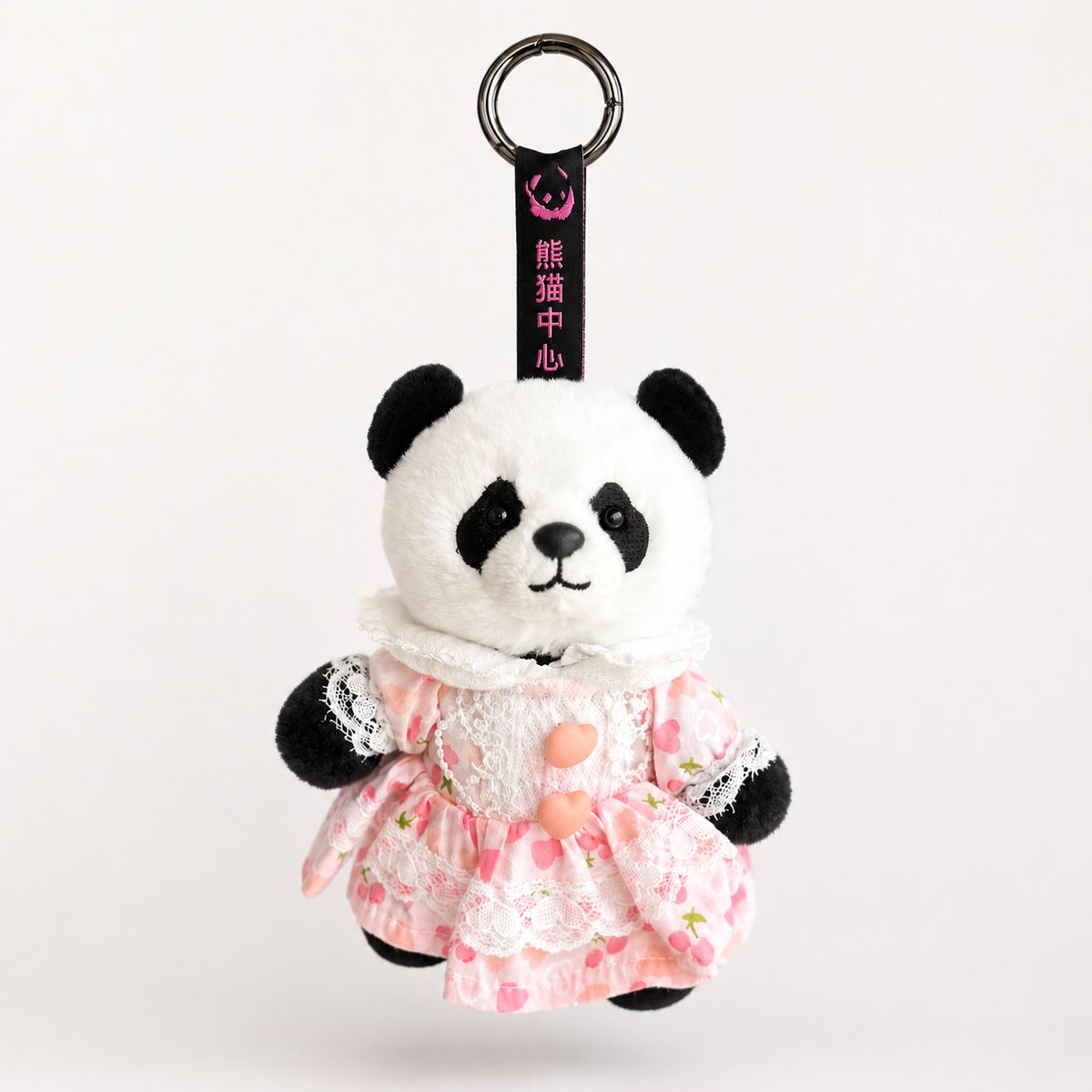 PP_staff00's tweet photo. 中国のパンダ基地「哈啰潘达（ハローパンダ）」から、シャンシャンの9歳を記念して発売された特別なマスコットが、なんと巣鴨店に入荷いたしました！コロンとした愛らしい姿で、現地でも大人気の貴重なアイテムです。皆さまのご来店を心よりお待ちしております。
#シャンシャン #香香 https://t.co/YQseYUIqkK