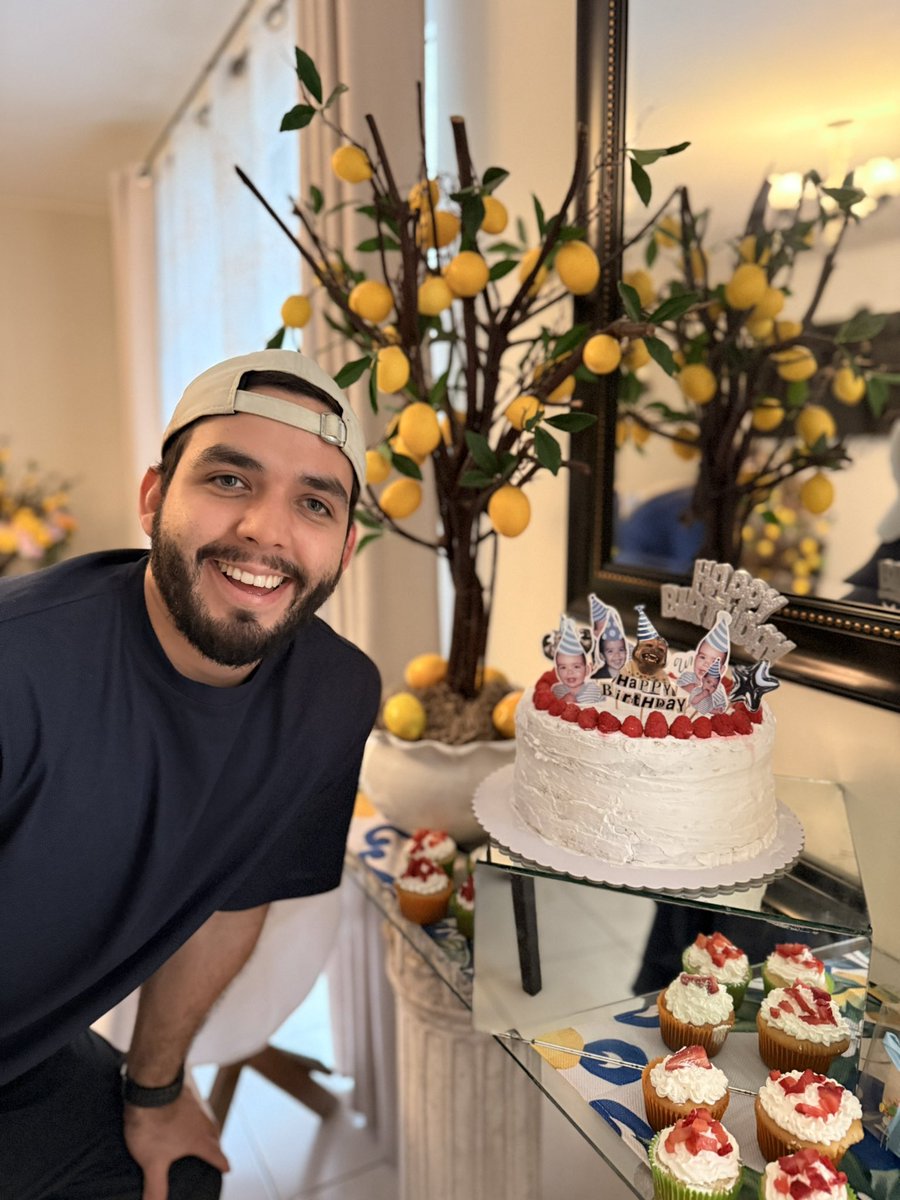 iValeryLopez's tweet photo. Aprendimos a hacer pastelito ❤️ 

Cumpleaños de mi mono lindo ❤️ https://t.co/kR4Ro4LQYW