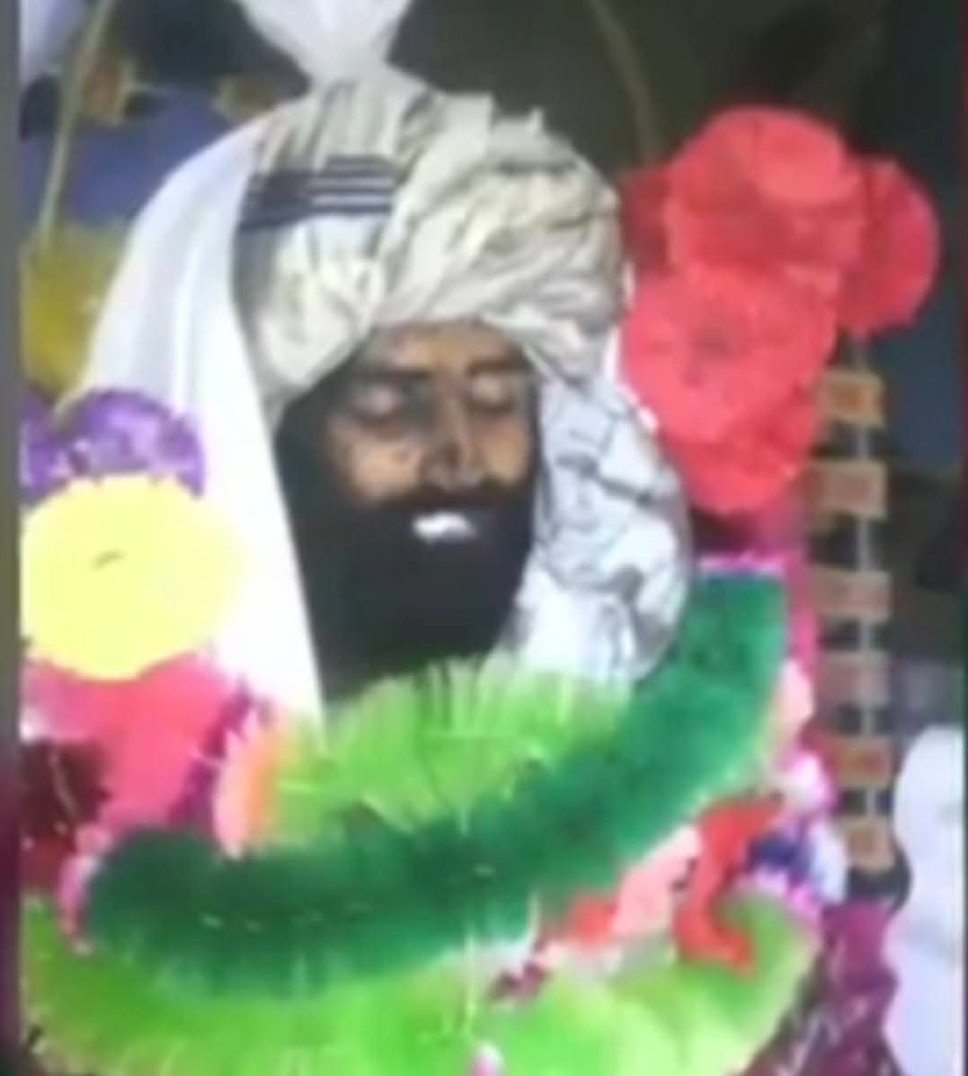 AkbarKhanZakir1's tweet photo. د هیواد وتلی لوبغاړی شاپور ځدراڼ په حق ورسید.
ورسر څنګ کي ملګرې ډلکی مشر شهيد مولوي صاحب اول خان (جلالې)تقبله الله اوس دواړه په دي دونيا کي نشته رب ج ته پرې رحم وکړې۔
اوس دي يادونه افسانې ښکارې۔
نور به سه وليکوو۔هې نيمګړې دونياګۍ۔
 انا لله وانا اليه راجعون.😭😭 https://t.co/c5mA0gr7MM